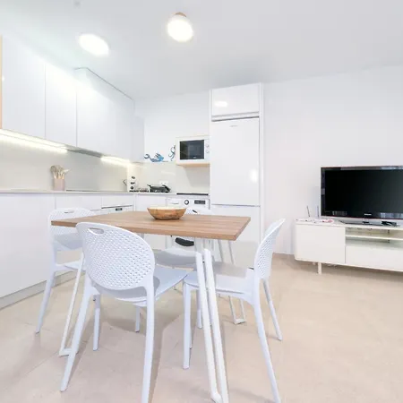 Essence Del Carmen - By Lanzarote * بويرتو ذيل كارمين