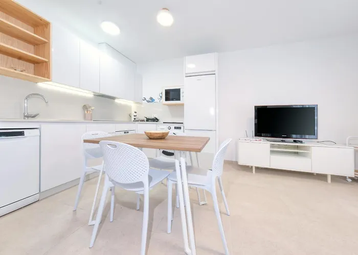 Essence Del Carmen - By Lanzarote * بويرتو ذيل كارمين