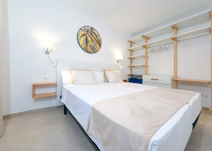 Essence Del Carmen *